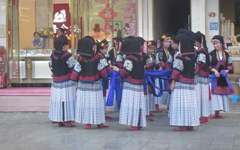 Kulturang Buyi sa paligid ng Huangguoshu: Shitouzhai, batik at Hunyo 6 - Huangguoshu Waterfall, Guizhou